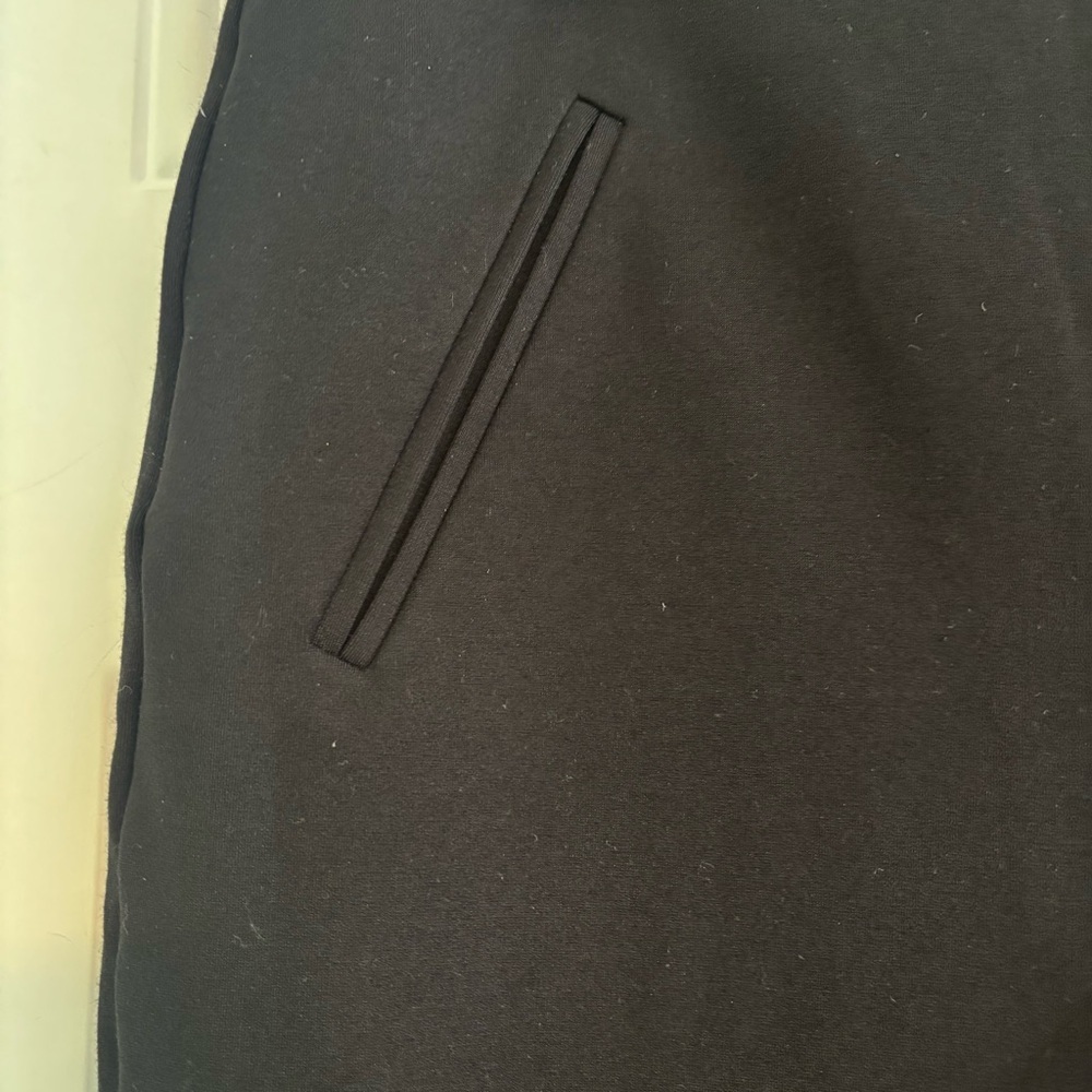 Chicos Black Pull-On Slimming Pants, Size 8 - Picture 3 of 8